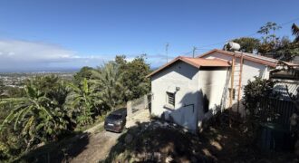 À vendre villa T3/4 de 120 m2 à rénover avec vue mer à La Rivière Saint-Louis
