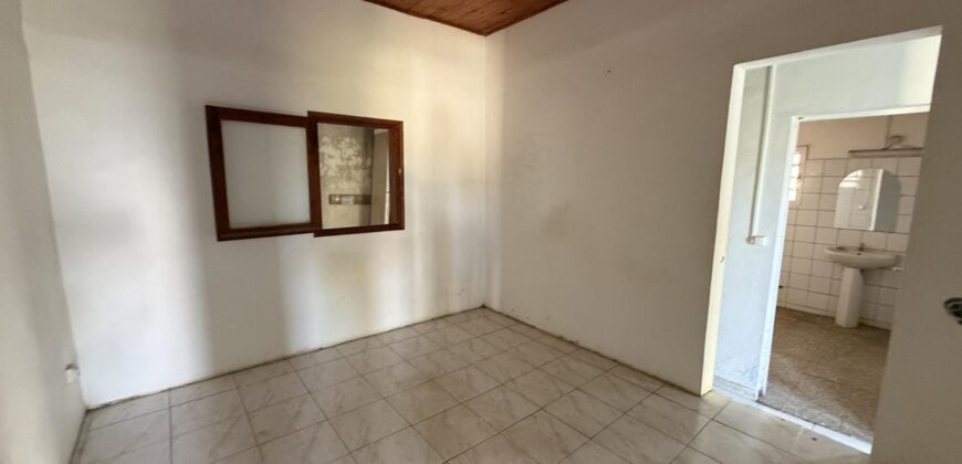 À vendre villa T3/4 de 120 m2 à rénover avec vue mer à La Rivière Saint-Louis