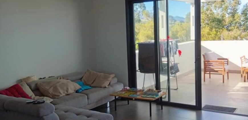 Location d’un superbe appartement T4 entièrement climatisé dans une résidence récente avec parking à Saline les hauts