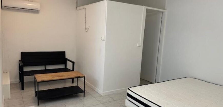 A louer un charmant studio meublé de 31m2 situé dans le secteur de Ligne Paradis à Saint Pierre