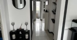 A louer un lumineux appartement meublé de typer F3 proche des commerces à Sainte Marie