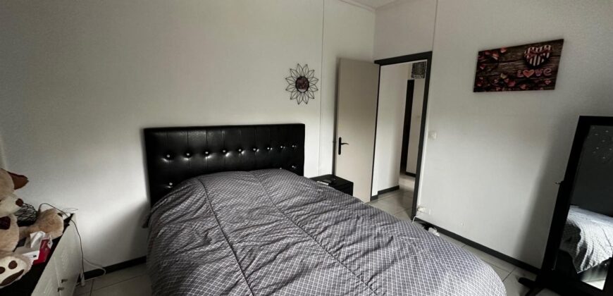 A louer un lumineux appartement meublé de typer F3 proche des commerces à Sainte Marie