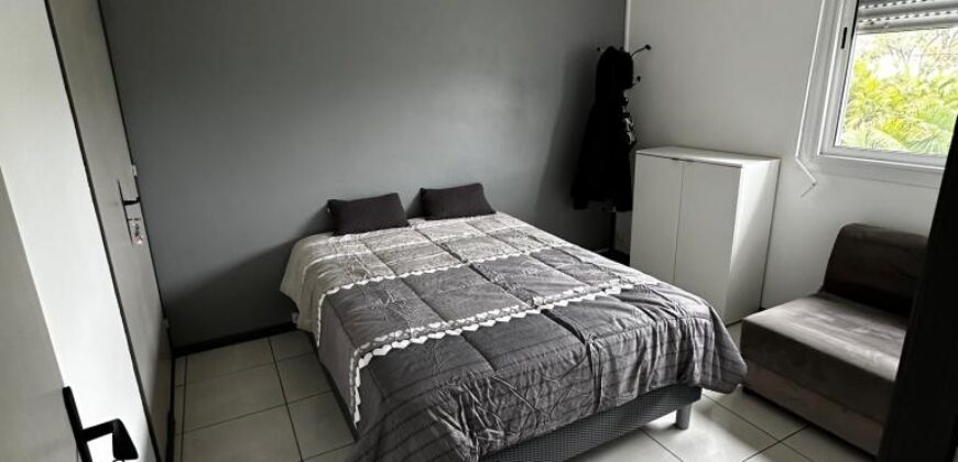 A louer un lumineux appartement meublé de typer F3 proche des commerces à Sainte Marie