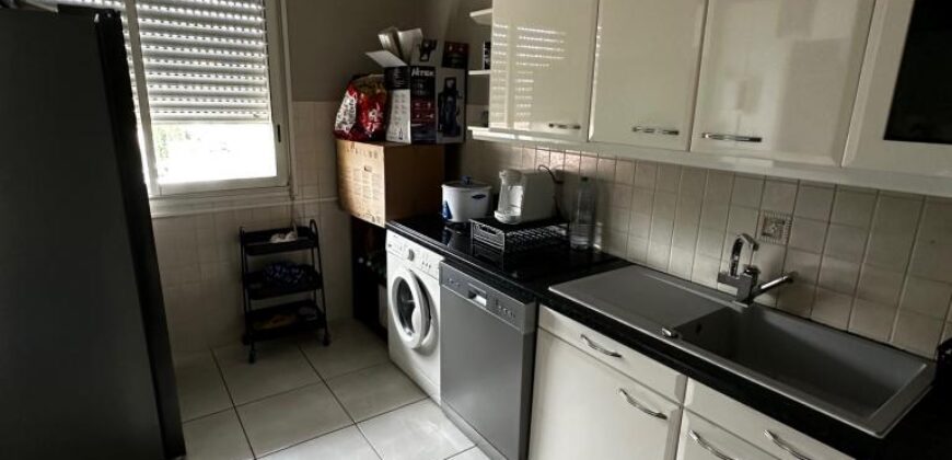 A louer un lumineux appartement meublé de typer F3 proche des commerces à Sainte Marie