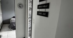 A louer un lumineux appartement meublé de typer F3 proche des commerces à Sainte Marie