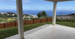 À vendre villa R+1 neuve avec jardin varangue et panorama exceptionnel située aux Avirons
