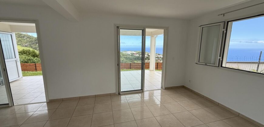 À vendre villa R+1 neuve avec jardin varangue et panorama exceptionnel située aux Avirons