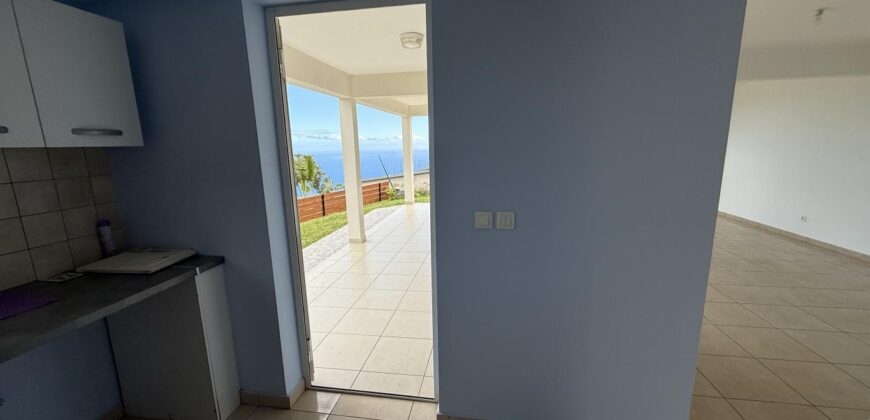 À vendre villa R+1 neuve avec jardin varangue et panorama exceptionnel située aux Avirons