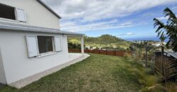 À vendre villa R+1 neuve avec jardin varangue et panorama exceptionnel située aux Avirons