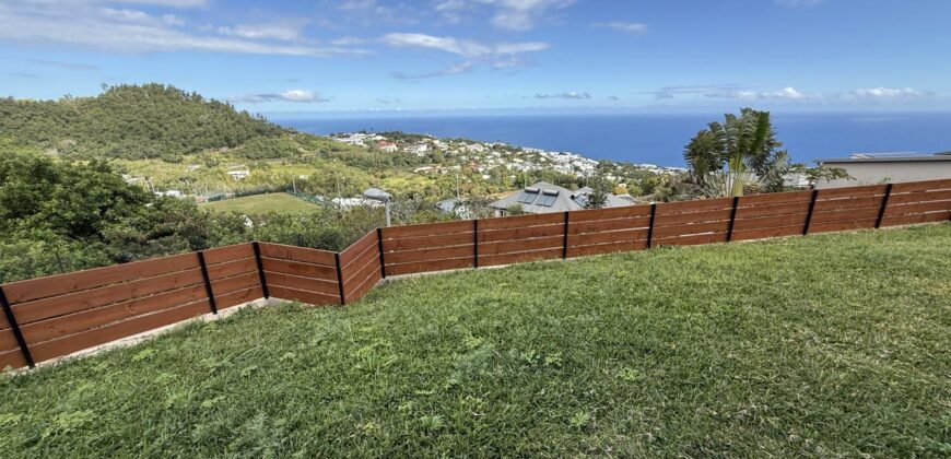 À vendre villa R+1 neuve avec jardin varangue et panorama exceptionnel située aux Avirons