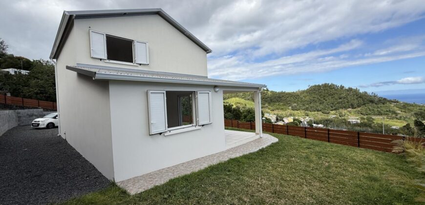 À vendre villa R+1 neuve avec jardin varangue et panorama exceptionnel située aux Avirons