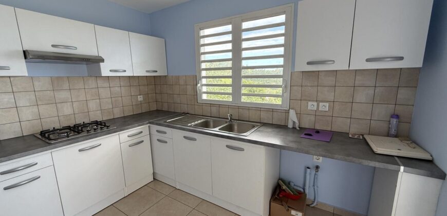 À vendre villa R+1 neuve avec jardin varangue et panorama exceptionnel située aux Avirons