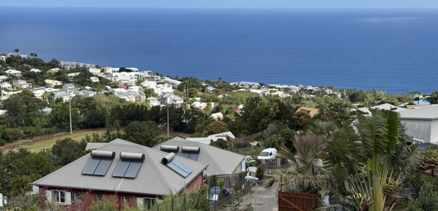 À vendre villa R+1 neuve avec jardin varangue et panorama exceptionnel située aux Avirons