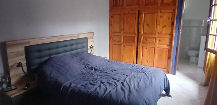 A louer une grande villa de type F6 de 169m2 avec jardin à Saint Gilles Les Hauts