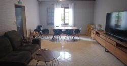 A louer une grande villa de type F6 de 169m2 avec jardin à Saint Gilles Les Hauts