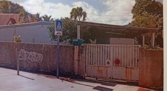 En vente une villa T4 à rénover de 90 m2 sur une parcelle de 246 m2 située à Saint Pierre