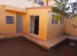 A louer un appartement F2 de 63m2 avec cour situé à 5 mins à pieds du front de mer à Saint Paul