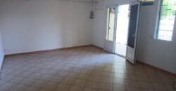 A louer un appartement F2 de 63m2 avec cour situé à 5 mins à pieds du front de mer à Saint Paul