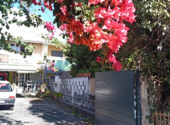En vente une villa duplex rénovée de 190 m2 située proche du centre-ville du Tampon