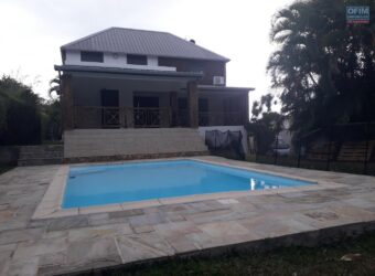 Location d’une charmante villa F5 en duplex avec piscine nichée sur le bas de la Possession