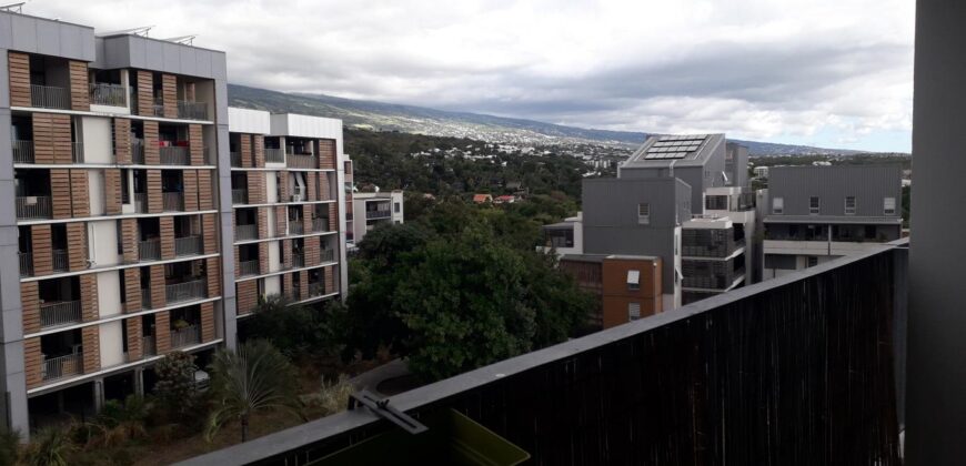 A louer un appartement F4 de 71.95m2 situé en plein centre ville de la Possession