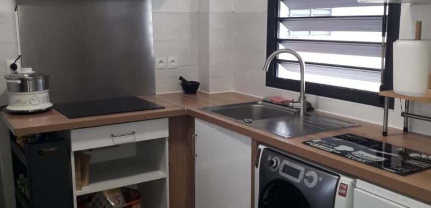A louer un appartement F4 de 71.95m2 situé en plein centre ville de la Possession