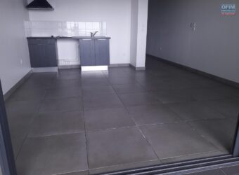 A louer un appartement T2 de 43.79m2 offrant vue mer sur les hauteurs de la Possession