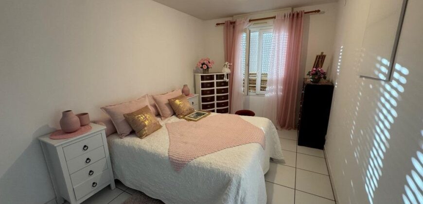 À vendre un charmant appartement T3 de 78 m2 situé dans une résidence de standing au Tampon