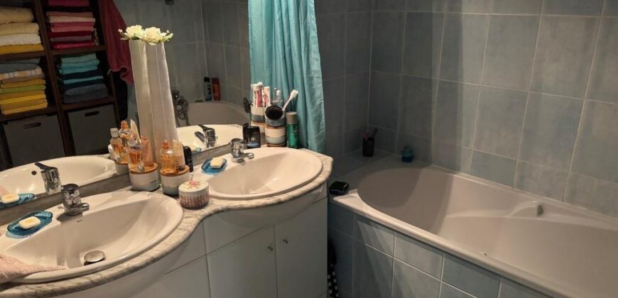 À vendre un charmant appartement T3 de 78 m2 situé dans une résidence de standing au Tampon