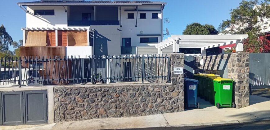A louer un appartement récent de 67m2 proche des commerces à La Saline les Hauts