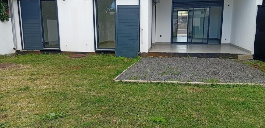 A louer un appartement récent de 67m2 proche des commerces à La Saline les Hauts