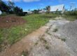 En vente un joli terrain plat de 405 m2 situé à Bras de Pontho dans un secteur calme et agréable