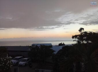 Location d’une spacieuse villa de 173m2 offrant vue sur mer à Saint Gilles Les Bains