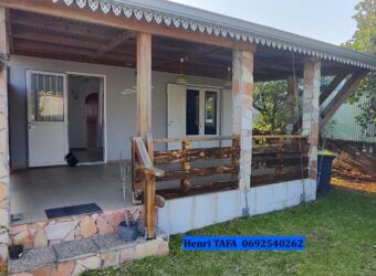 À louer villa de plain pied T3 de 67 m2 habitables situé proche de toutes commodités à Saint Joseph