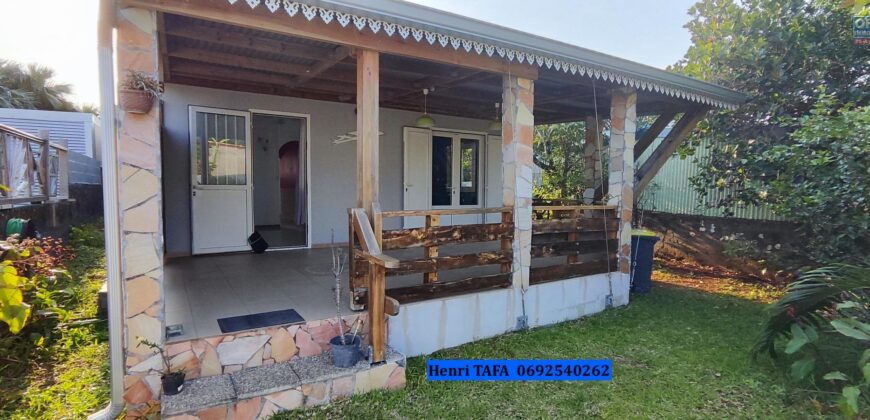À louer villa de plain pied T3 de 67 m2 habitables situé proche de toutes commodités à Saint Joseph