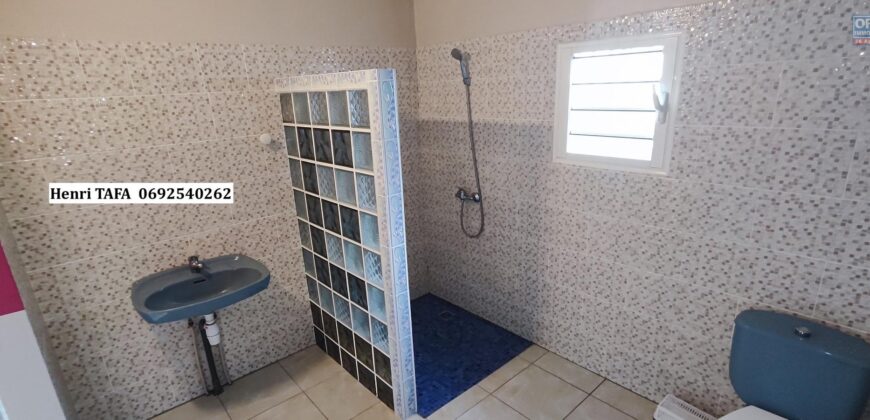 À louer villa de plain pied T3 de 67 m2 habitables situé proche de toutes commodités à Saint Joseph