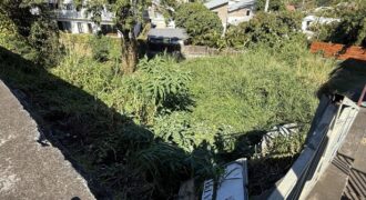 A vendre un terrain de 337m2 situé en centre ville de Saint Gilles Les Hauts