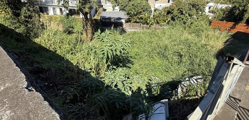 A vendre un terrain de 337m2 situé en centre ville de Saint Gilles Les Hauts