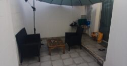 A vendre un lot de deux appartements, un T2 et un studio, situés à seulement 2 minutes à pied de la plage au cœur de Saint-Gilles les Bains