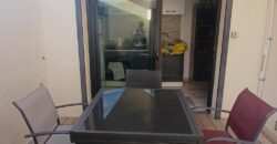 A vendre un lot de deux appartements, un T2 et un studio, situés à seulement 2 minutes à pied de la plage au cœur de Saint-Gilles les Bains