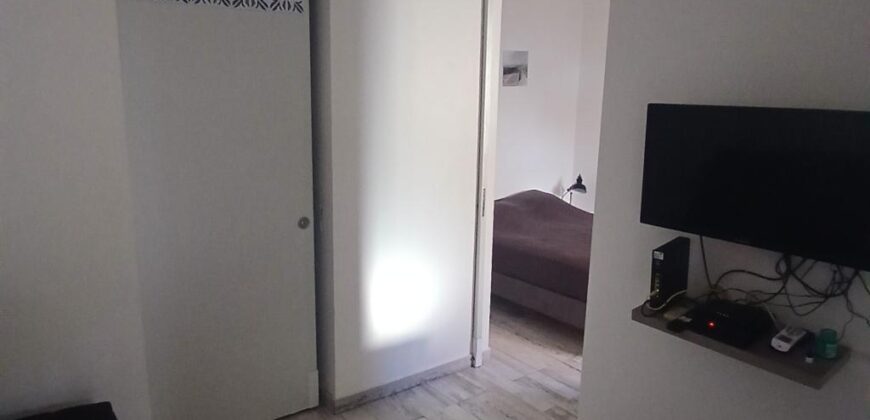 A vendre un lot de deux appartements, un T2 et un studio, situés à seulement 2 minutes à pied de la plage au cœur de Saint-Gilles les Bains