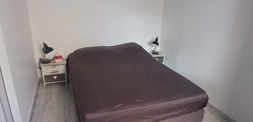 A vendre un lot de deux appartements, un T2 et un studio, situés à seulement 2 minutes à pied de la plage au cœur de Saint-Gilles les Bains