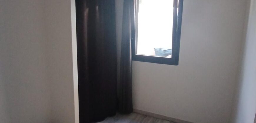 A vendre un lot de deux appartements, un T2 et un studio, situés à seulement 2 minutes à pied de la plage au cœur de Saint-Gilles les Bains