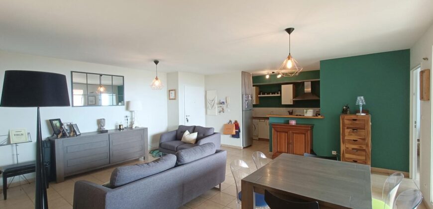 À vendre un bel appartement T4 avec vue mer situé dans une résidence sécurisée avec piscine au centre-ville de Saint Denis