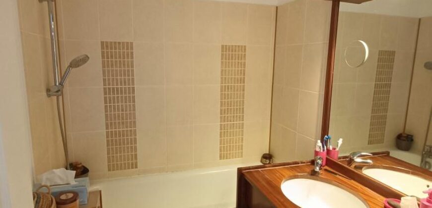 À vendre un bel appartement T4 avec vue mer situé dans une résidence sécurisée avec piscine au centre-ville de Saint Denis