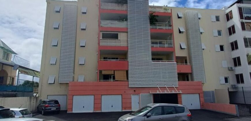 À vendre un bel appartement T4 avec vue mer situé dans une résidence sécurisée avec piscine au centre-ville de Saint Denis