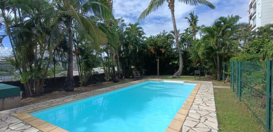 À vendre un bel appartement T4 avec vue mer situé dans une résidence sécurisée avec piscine au centre-ville de Saint Denis