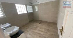 À louer une villa T5/6 de plain-pied avec piscine et jardin située à La Montagne