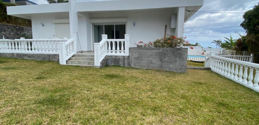À louer une villa T5/6 de plain-pied avec piscine et jardin située à La Montagne