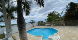 À louer une villa T5/6 de plain-pied avec piscine et jardin située à La Montagne